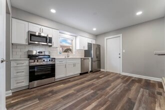 390 Oak Ave in Wood Dale, IL - Building Photo - Building Photo