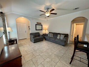 10233 Crescendo Ln in Austin, TX - Building Photo - Building Photo