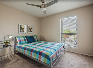 Amber Creek Apartments in Garland, TX - Foto de edificio - Building Photo