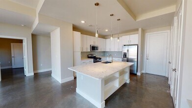 1825 N San Jacinto St in Houston, TX - Building Photo - Building Photo
