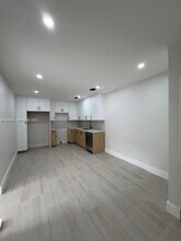 9007 SW 38th St in Miami, FL - Building Photo - Building Photo