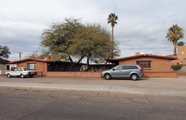 Villa Adobes Apartments in Tucson, AZ - Foto de edificio - Building Photo