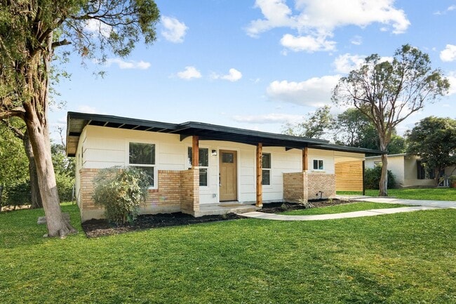 property at 462 Springwood Ln