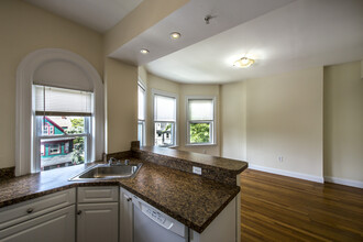 48 Ashford St, Unit 1 in Boston, MA - Foto de edificio - Building Photo