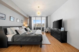 18100 N Bay Rd, Unit 308 in Sunny Isles Beach, FL - Building Photo - Building Photo
