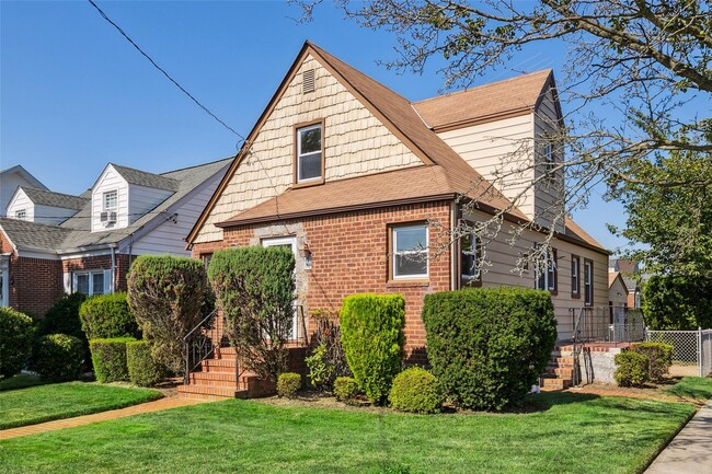 701 Premier Blvd in New Hyde Park, NY - Building Photo - Building Photo