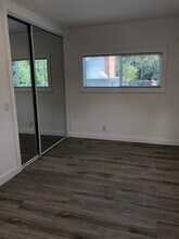 1820 E Woodbury Rd. in Pasadena, CA - Foto de edificio - Building Photo