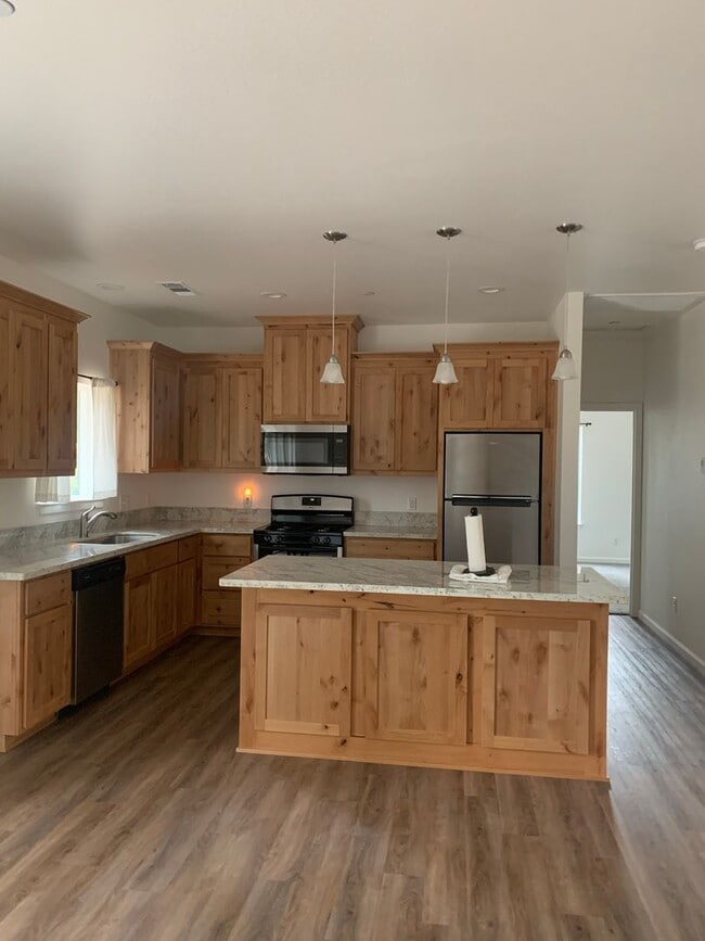 1612 Walnut Ln in Paradise, CA - Building Photo - Building Photo