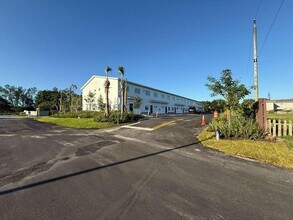 4965 Serafica Dr in Lake Worth Beach, FL - Building Photo - Building Photo