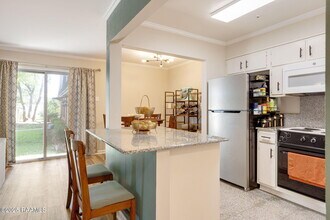 211 Versailles Blvd in Lafayette, LA - Building Photo - Building Photo