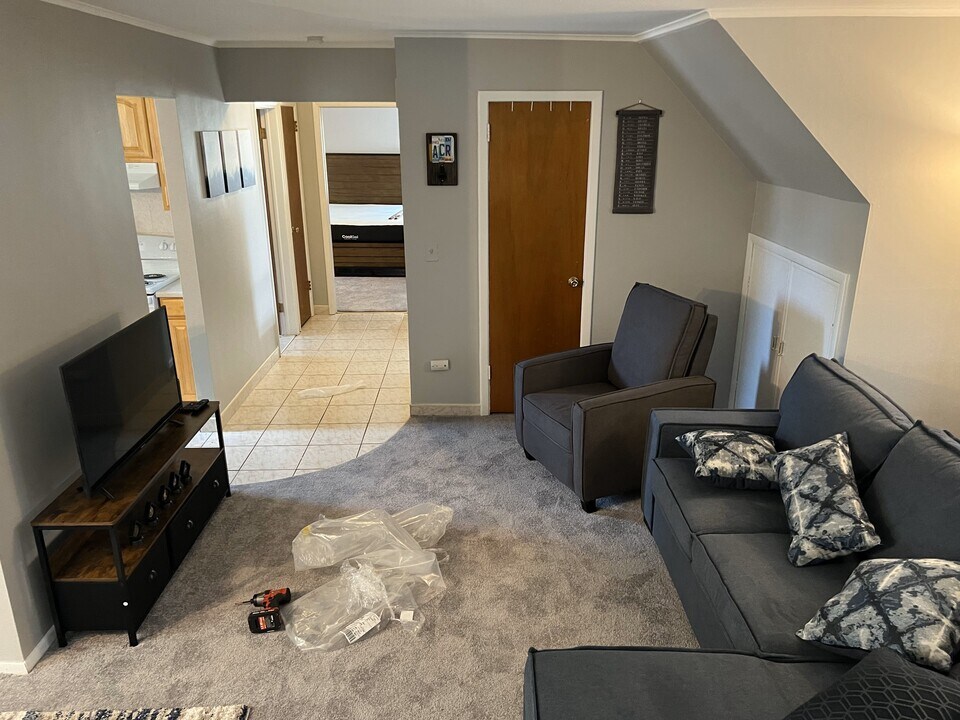 559 Terry Pl, Unit Second Floor in Valley Stream, NY - Foto de edificio