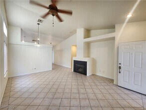 1405 Iron Springs Dr in Las Vegas, NV - Foto de edificio - Building Photo