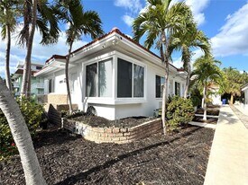 8201 Abbott Ave in Miami Beach, FL - Building Photo