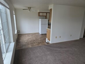 1145 D St, Unit 1145 in Independence, OR - Foto de edificio - Building Photo