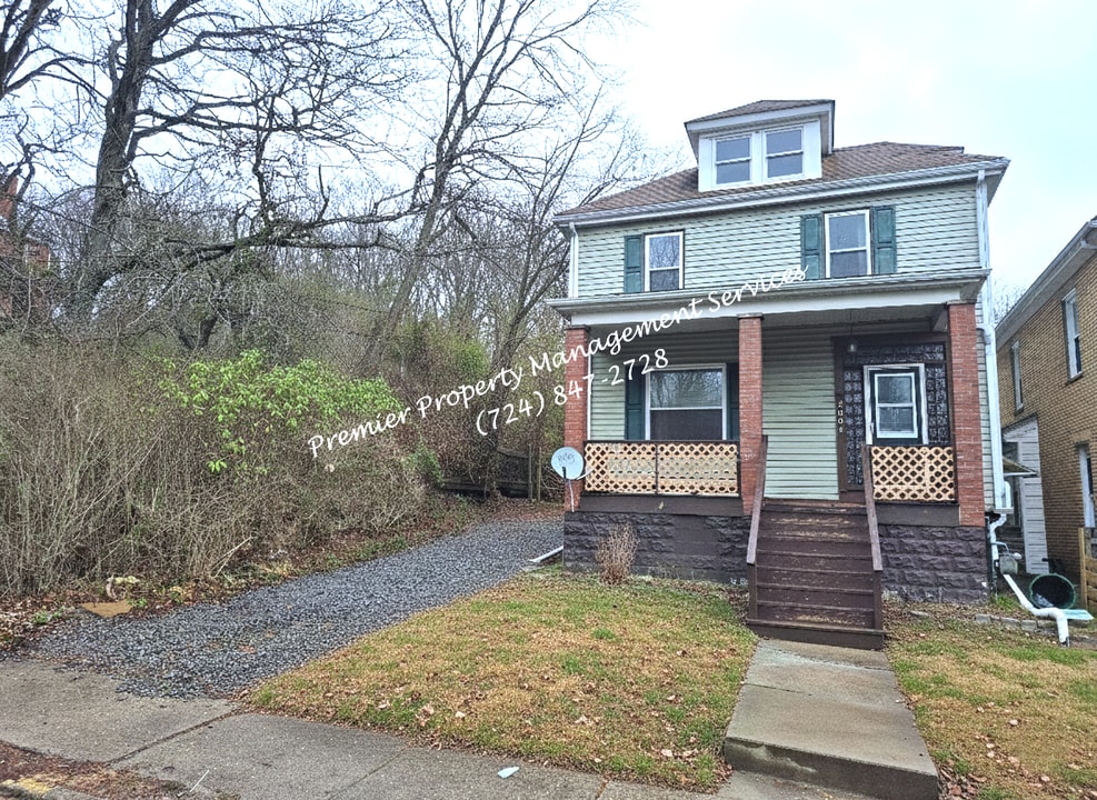 2008 Beaver Rd in Ambridge, PA - Building Photo