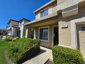 1717 Providence Way in Lodi, CA - Building Photo - Building Photo