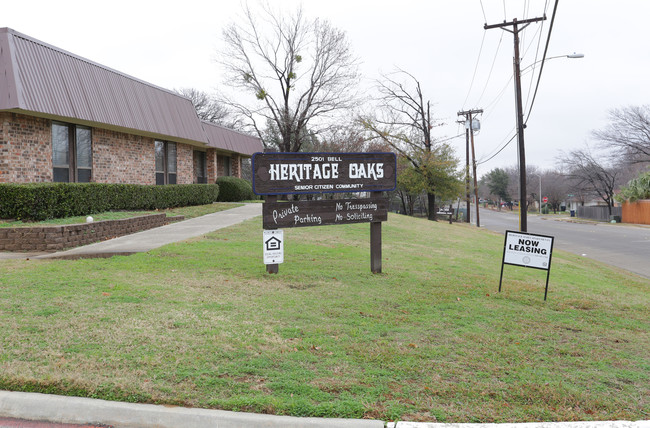 Heritage Oaks Apartments in Denton, TX - Foto de edificio - Building Photo