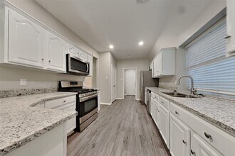 1731 Red Oak Terrace in Houston, TX - Foto de edificio - Building Photo