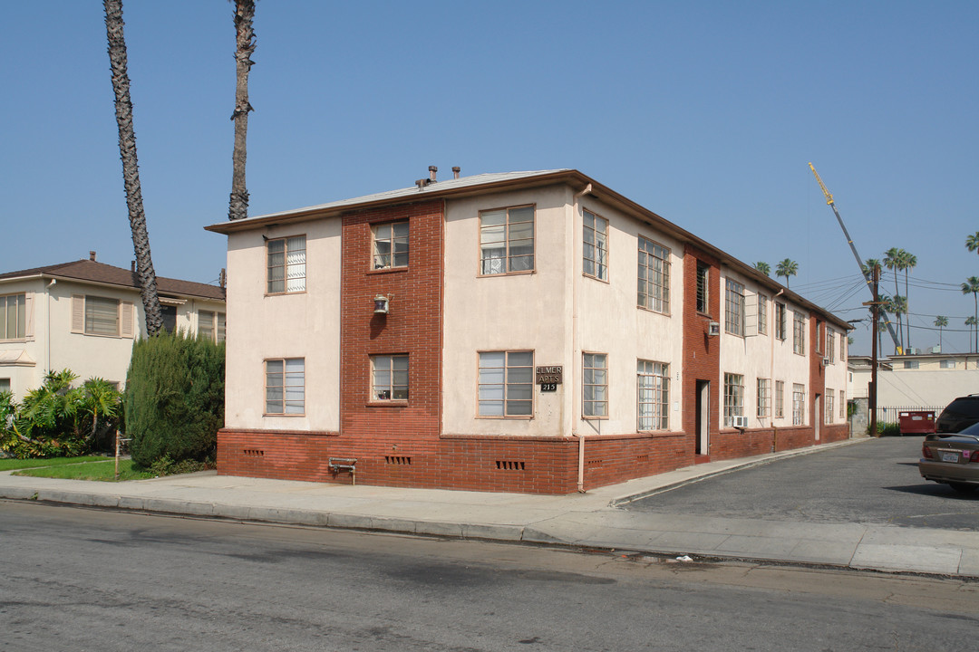 215 W Acacia Ave in Glendale, CA - Building Photo