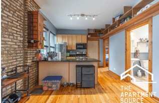 1351 N Washtenaw Ave, Unit 1S in Chicago, IL - Building Photo