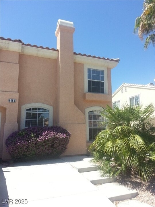 8453 Vast Horizon Ave in Las Vegas, NV - Foto de edificio