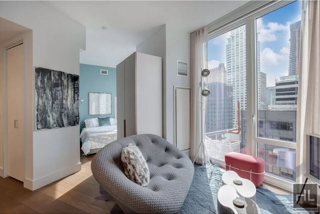 East 44th Street in New York, NY - Building Photo