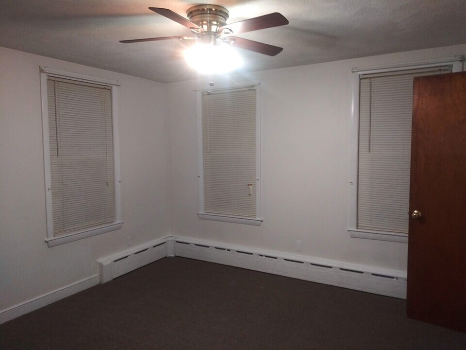 43 Glenwood Ave in Boston, MA - Building Photo