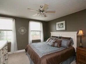 9012 Ellersly Dr in Lewis Center, OH - Foto de edificio - Building Photo