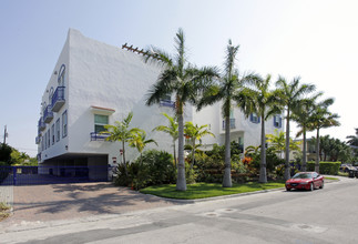 Lotus Townhomes in Miami Beach, FL - Building Photo - Building Photo