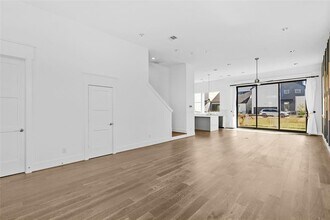 9855 Mocking Bird Hill Ln in Houston, TX - Building Photo - Building Photo