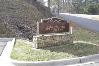 Mountain Trace Apartments in Clyde, NC - Building Photo - Building Photo