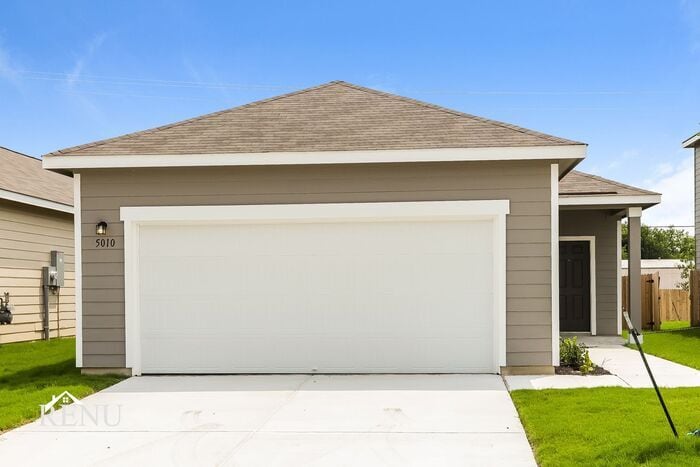 5010 Firefly Hls in Saint Hedwig, TX - Building Photo