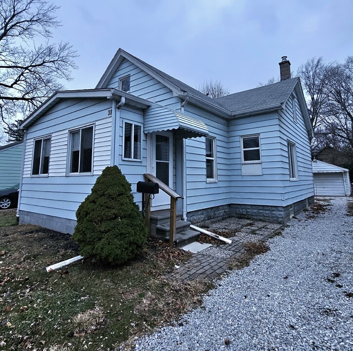 38 Clair St in Mount Clemens, MI - Building Photo