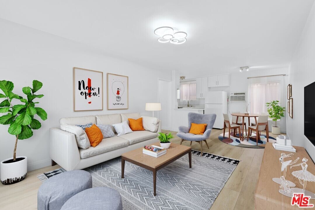 6640 Woodman Ave-Unit -2 in Los Angeles, CA - Building Photo