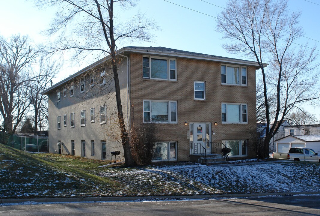 940-950 39th Ave NE in Columbia Heights, MN - Foto de edificio