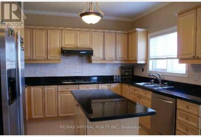 21 Ormsby Ct in Richmond Hill, ON - Building Photo - Building Photo