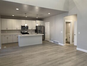 9745 N Aaron Ave in Eagle Mountain, UT - Building Photo - Building Photo