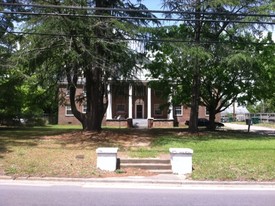 1004 W Main St in Williamston, NC - Foto de edificio - Building Photo