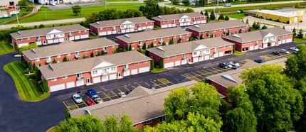 Noblemen Crossing in Little Chute, WI - Foto de edificio - Building Photo