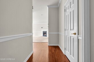 304 St Andrews Pl in Englishtown, NJ - Foto de edificio - Building Photo