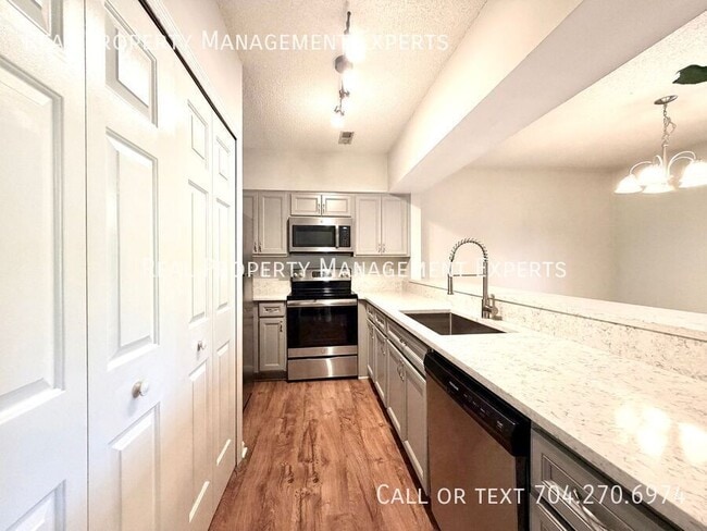 20119 Henderson Rd in Cornelius, NC - Building Photo - Building Photo