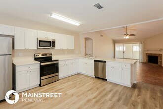 7744 W Yucca St in Peoria, AZ - Building Photo - Building Photo