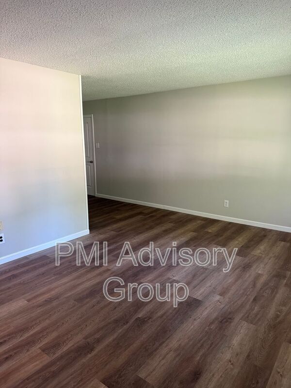 2521 SW Sunset Rd in Topeka, KS - Foto de edificio - Building Photo