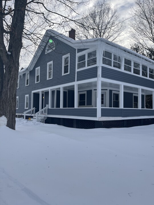 2 Parkhurst Rd, Unit 3 in Gansevoort, NY - Foto de edificio