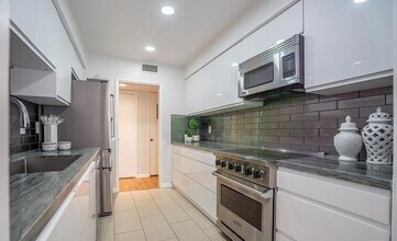 818 S Lucerne Blvd in Los Angeles, CA - Building Photo - Building Photo