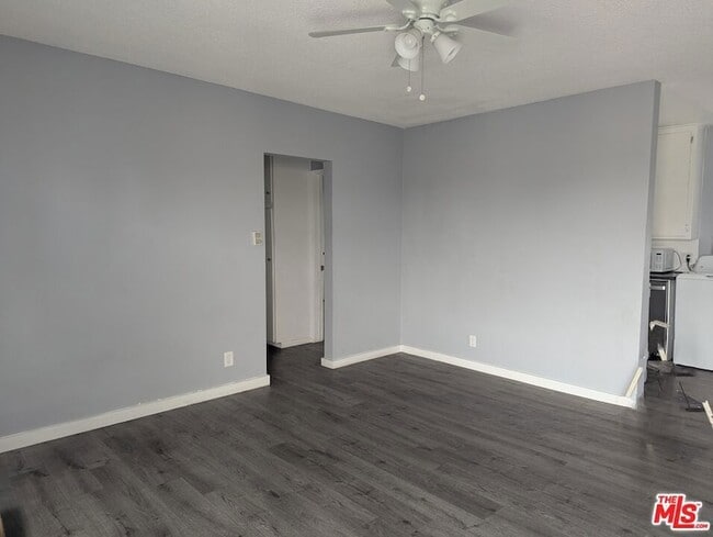 901 W 64th St, Unit 3 in Los Angeles, CA - Foto de edificio - Building Photo