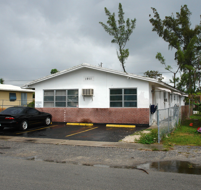 1911 Roosevelt St in Hollywood, FL - Building Photo - Building Photo