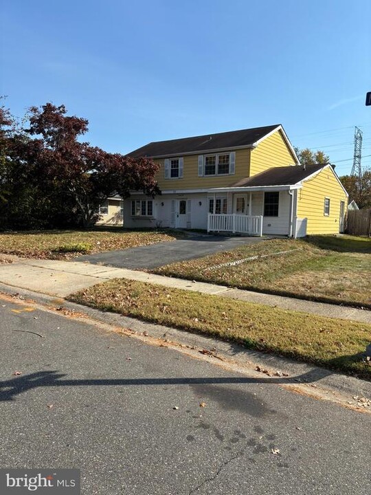 22 Mayapple Ln in Willingboro, NJ - Building Photo