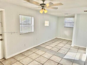 4472 SW 50th St in Fort Lauderdale, FL - Building Photo - Building Photo