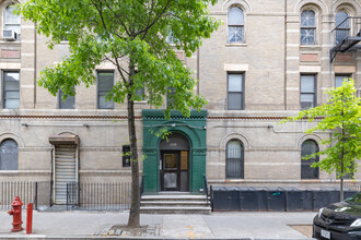 401 E 91st St in New York, NY - Building Photo - Building Photo